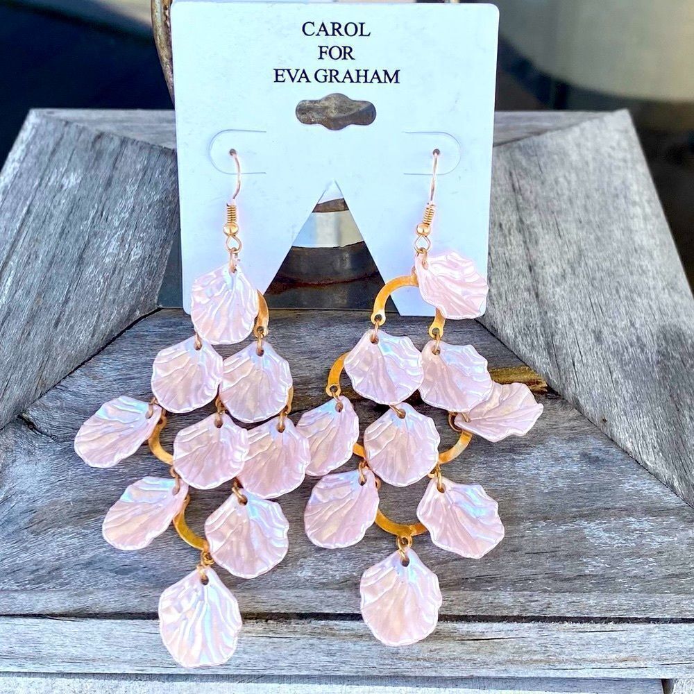 Carol for Eva Graham Pink Shell Dangle/Drop Earrings. NWT! New!